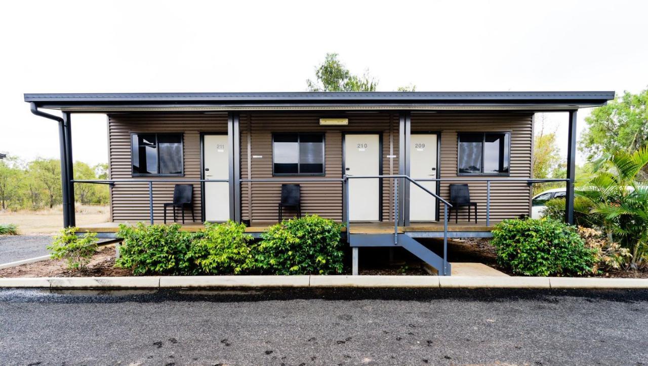 Pritchard Road Country Resort Emerald Exterior photo